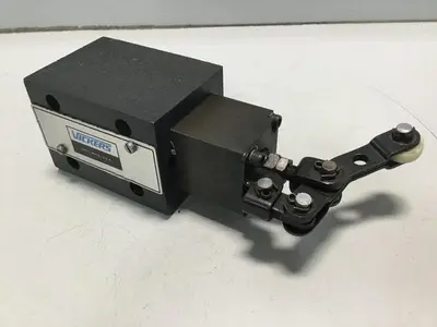 USED VICKERS DG20S4 012F 50 S553