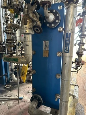 APV Plate Heat Exchangers R5MGS-16, 14"W x 5’H, 200 PSI, 230*F