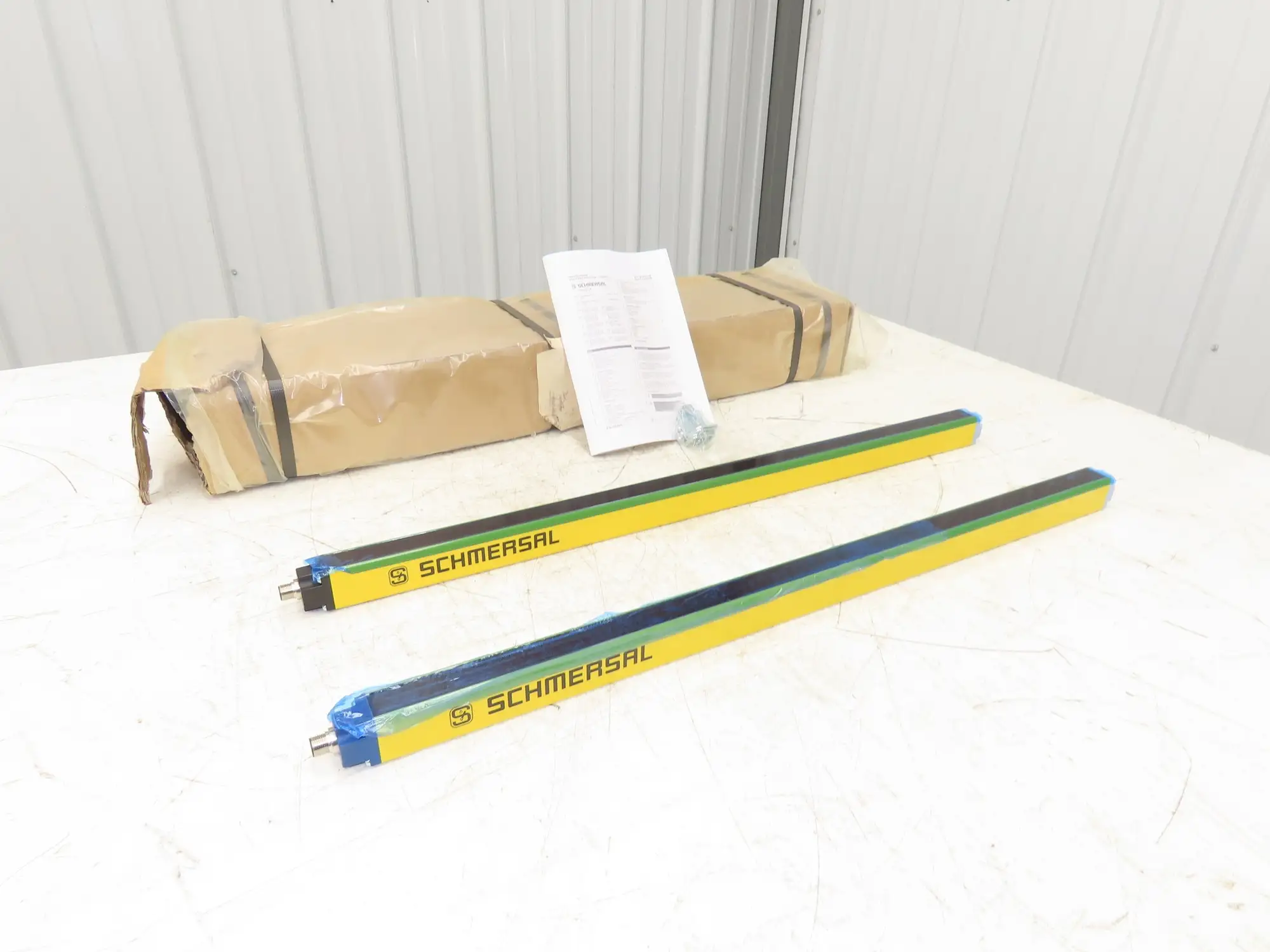 Schmersal SLC440COM-R-0650-14 Safety Light Curtain Transmitter & Receiver Set