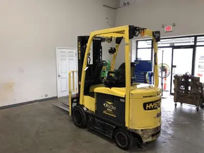 USED 2016 HYSTER E60XN