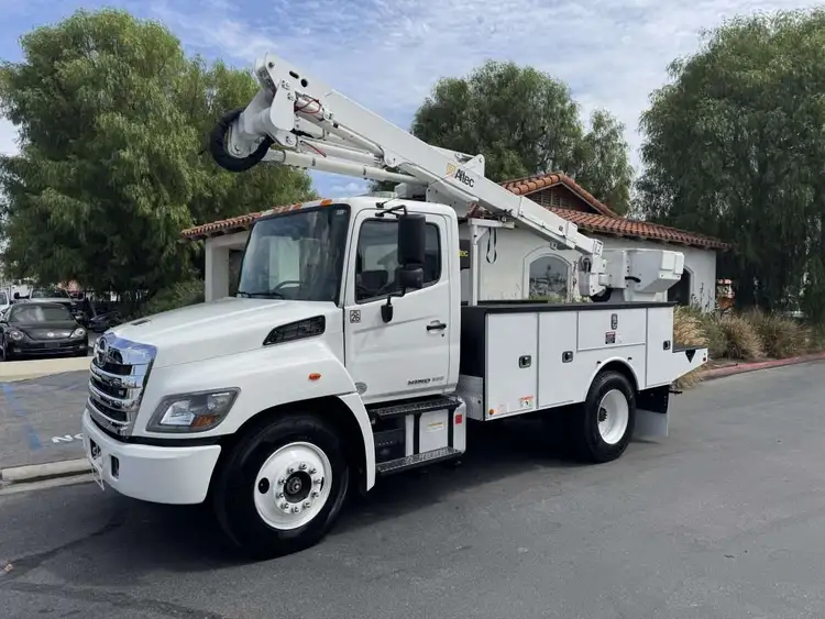 Used 2018 HINO M2 Bucket (boom) trucks California US | Commerce Truck Equipment Sales #1548715