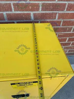 USED JUSTRITE 892320 FLAMMABLE LIQUID STORAGE CABINET 22 GALLON W/ SHELF, KEY