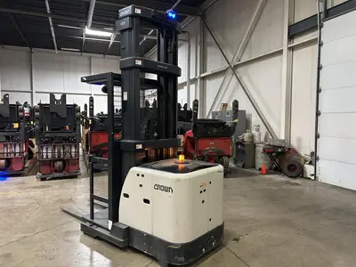 Used 2021 CROWN SP3520-30 Electric Lifters Illinois US | Somerset Equipment Sales #1542856