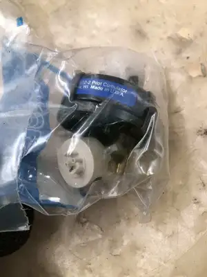 Johnson Controls C-9502-2 Pilot Cumulator 27-2712-10 -NIB