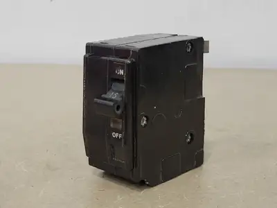 Used SQUARE D QO215 Switchgears British Columbia CA | Lenmark #239953