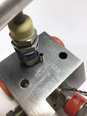 Agco M25BVIS-4 Block & Bleed Gauge Valve 1/2″ NPT 276/413 Bar 260/93°C