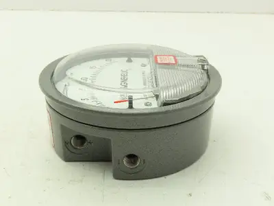Dwyer Magnehelic WO3Z Differential Pressure Gauge Two 1/8" NPT Plugs 0-20" H20