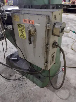 1.5 HP BRIDGEPORT SERIES I VERTICAL MILL & DIGITAL READ OUT MILLING MACHINE: STOCK #20706