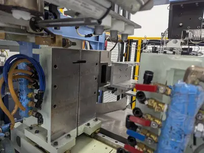 2022 FONG KEE EHB 65T03SS BLOW MOLDING MACHINES | Machinery Network (4)