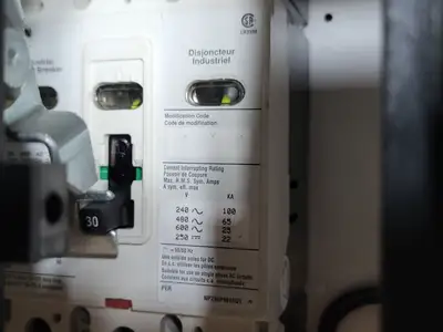 Used EATON SVX010A1-5A4N1 Switchgears British Columbia CA | Lenmark #240168