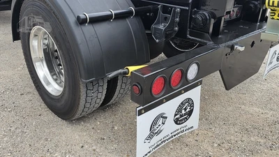 New | in-Stock 2027 MACK MD7 Rolloff Trucks Texas US | Roll Off Truck World #1491899