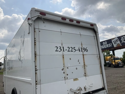 Used 2002 FORD COMM STRIP Cab Chassis trucks Michigan US | Miedema Asset Management Group #1314140