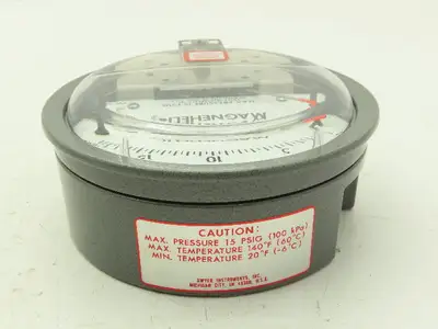 Dwyer Magnehelic WO3Z Differential Pressure Gauge Two 1/8" NPT Plugs 0-20" H20