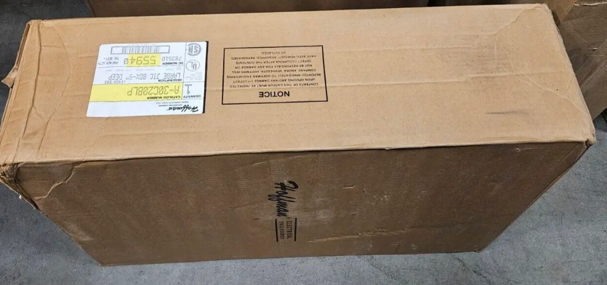 HOFFMAN A-30C20BLP ENCLOUSURE 30X20X9. Loc4E37