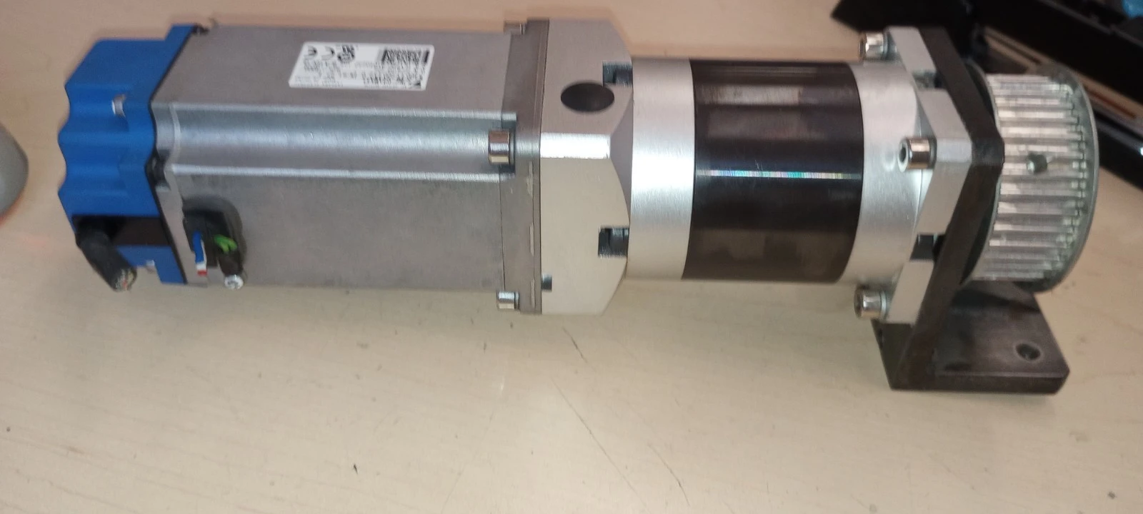 USED YASKAWA ELECTRIC SERVO MOTOR AND REDUCER