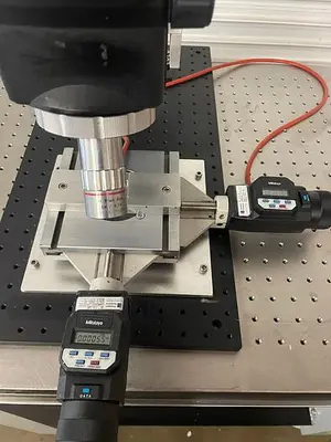 MITUTOYO MICROSCOPE WITH DIGITAL MICROMETERS (THORLABS TABLE SOLD SEPARATE)