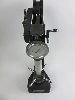 Rockwell(Lincoln) Hardness Tester