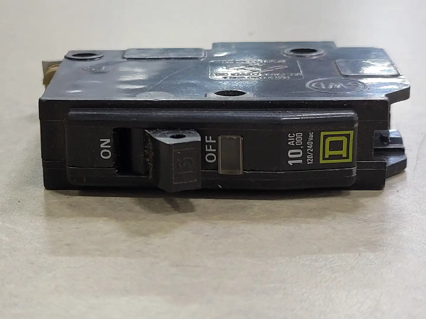 NEW SQUARE D QOB115