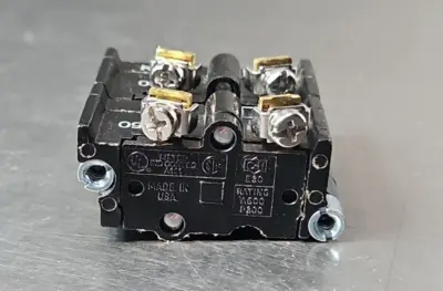 Cutler Hammer E30KLA3 Contact block. Loc4C21