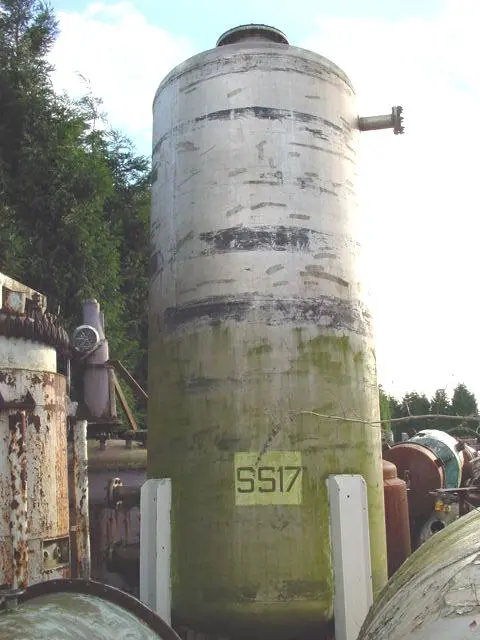 7700 L S/S Vertical Enclosed Tank