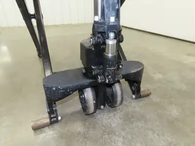 Interthor MSL2745 Manual Pallet Lifter 2200lb Jack 45" Long 32" Lift Height