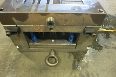 USED 2014 MASTER UNIT DIE PRODUCTS 9 CHIP SAMPLE MOLD DESIGN