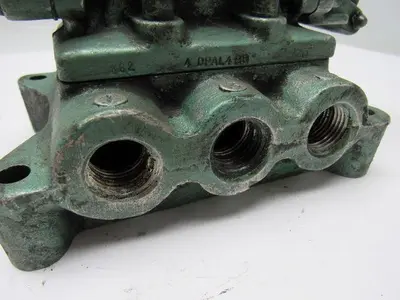 Numatics 4DPAL4SB Manual Hydraulic Valve 5-1/2" NPT Ports