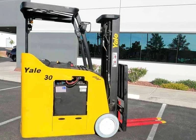 USED 2022 YALE ESC030AD