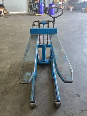 USED BISHAMON SKIDLIFT 2200LBS
