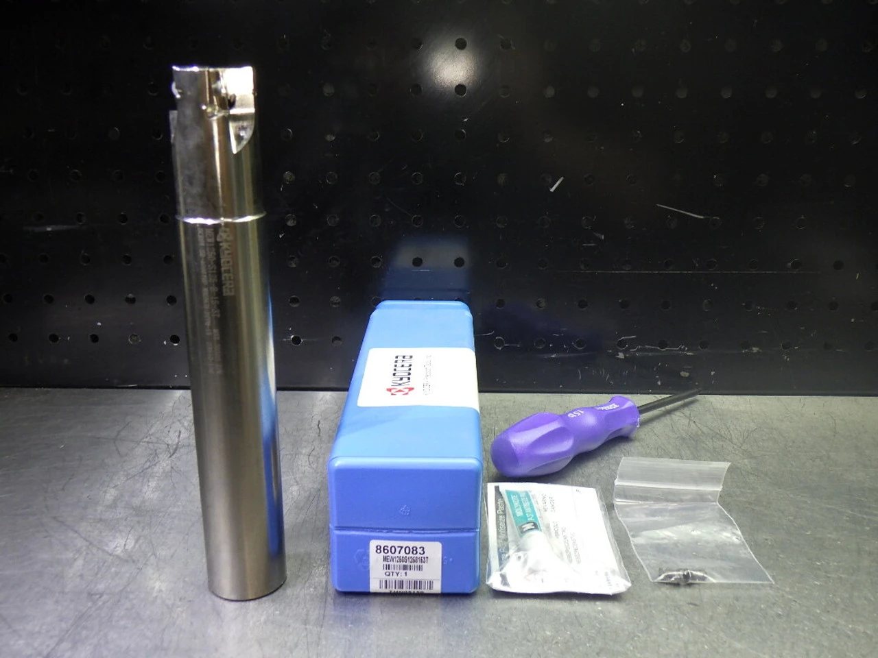 Kyocera 1.25" Coolant Thru 3 Flute Endmill 1.25" Shank MEW1250S1258153T (LOC992A)