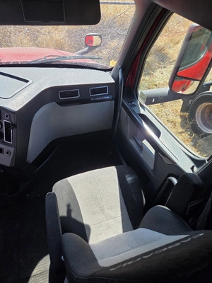 Used 2019 FREIGHTLINER CASCADIA Miscellaneous Trucks/Trailers California US | Revelation Machinery #1244431