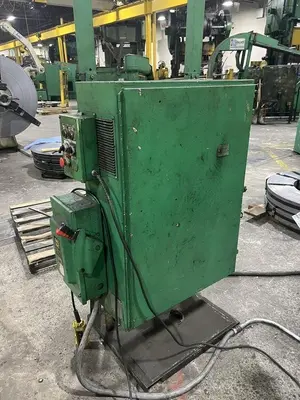 25000 LB X 24" X .250" COIL CRADLE STRAIGHTENER