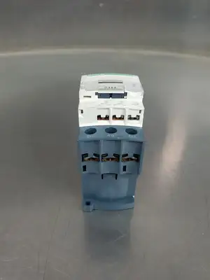 SCHNEIDER TELEMECANIQUE LC1D32BD Contactor, 24VDC. 4E-38