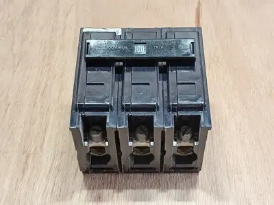 Used CUTLER-HAMMER BAB3100H Switchgears British Columbia CA | Lenmark #1438327