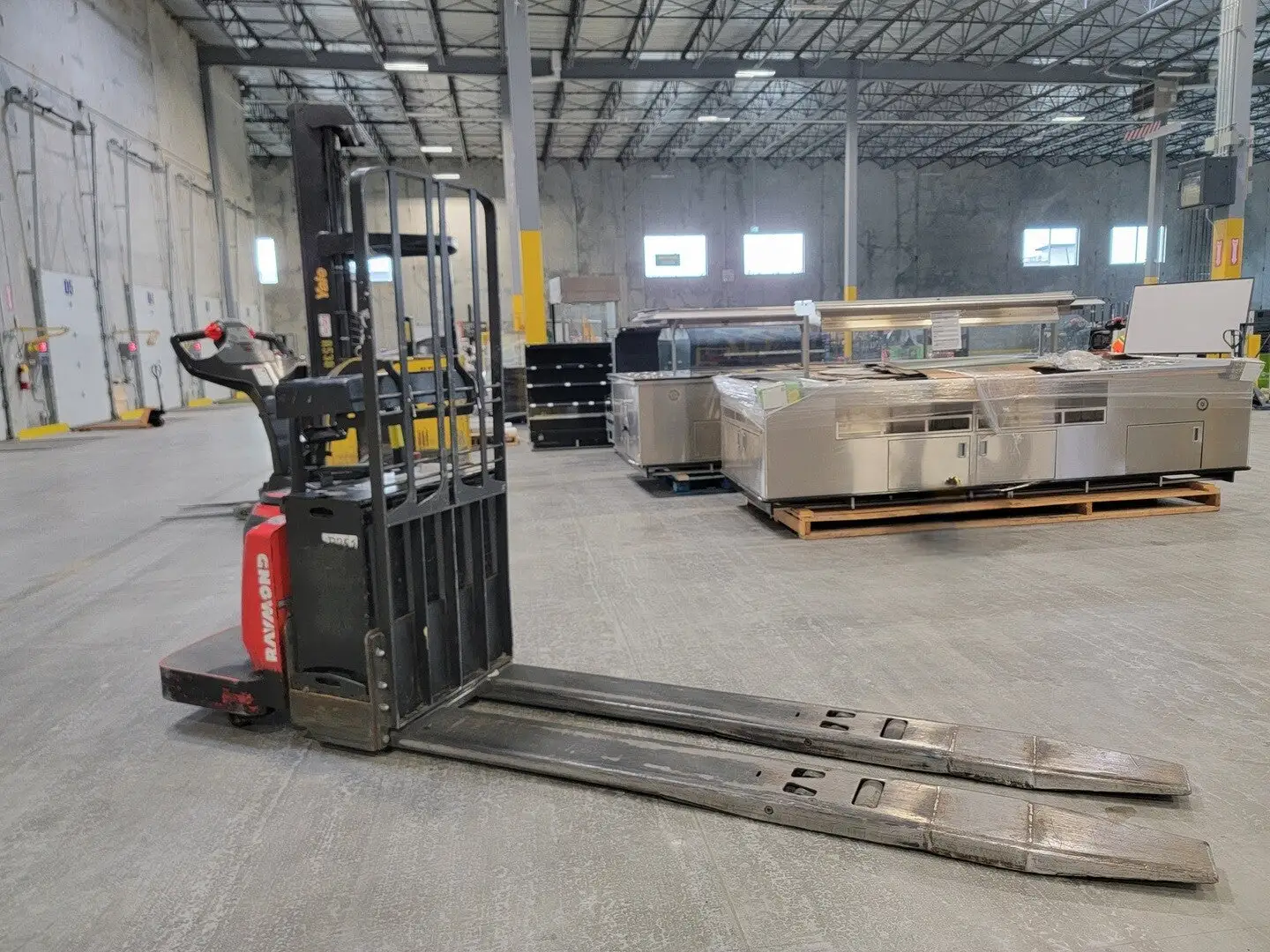 USED RAYMOND 8410