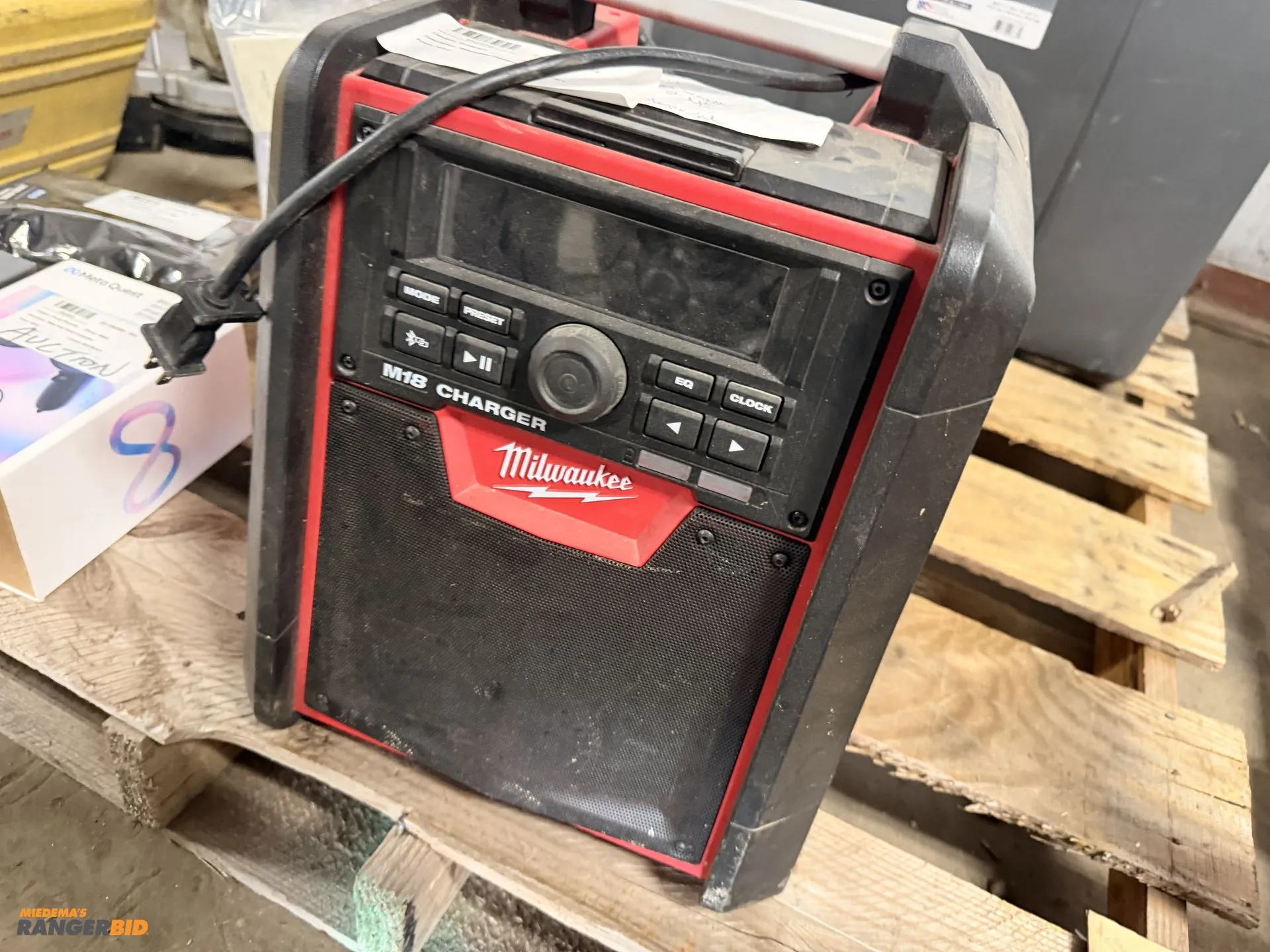 Used MILWAULKEE M18 CHARGER RADIO Battery Chargers Michigan US | Miedema Asset Management Group #1369573