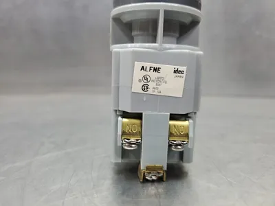 IDEC ALFNE RED PUSHBUTTON SWITCH. 4D-24