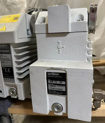 LEYBOLD D16B  VACUUM PUMP WITH EXHAUST OIL SEPARATOR AR 16-25
