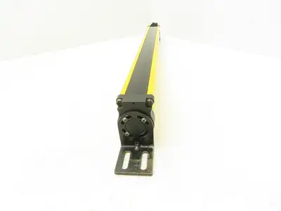 Allen Bradley 440L-R4J0480YD Light Curtain Guardmaster Receiver Only Ser A Rev B