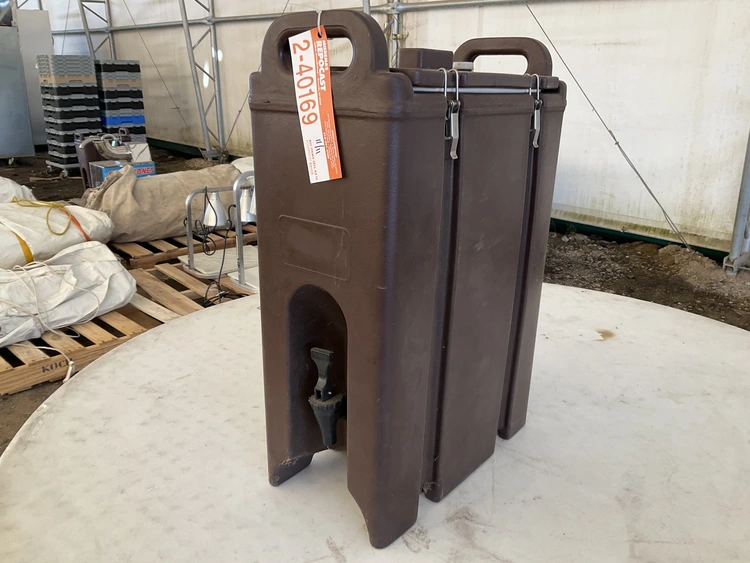 Used CAMBRO CAMTAINER 500LCD Beverage Dispensers Michigan US | Miedema Asset Management Group #1580017