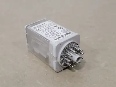 USED ALLEN-BRADLEY 700-HA33Z24