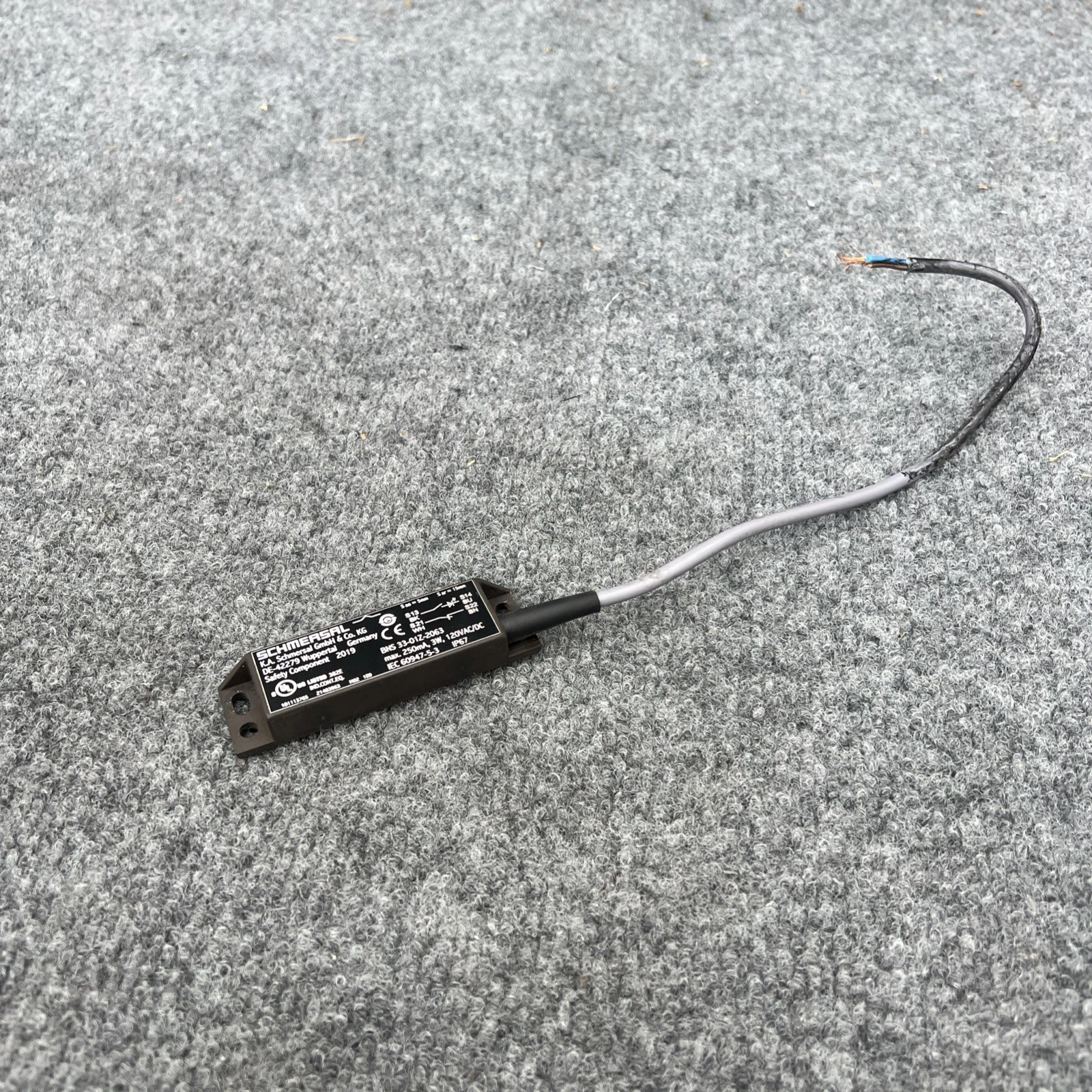 Used Schmersal BNS33-01Z-2063 Proximity Sensors California US | Davliegogo LLC #1706014