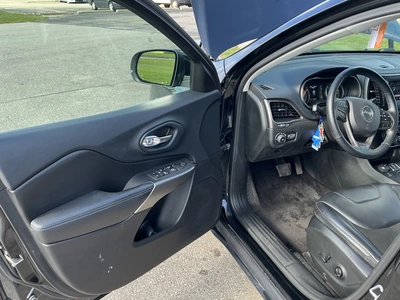 USED 2019 JEEP CHEROKEE