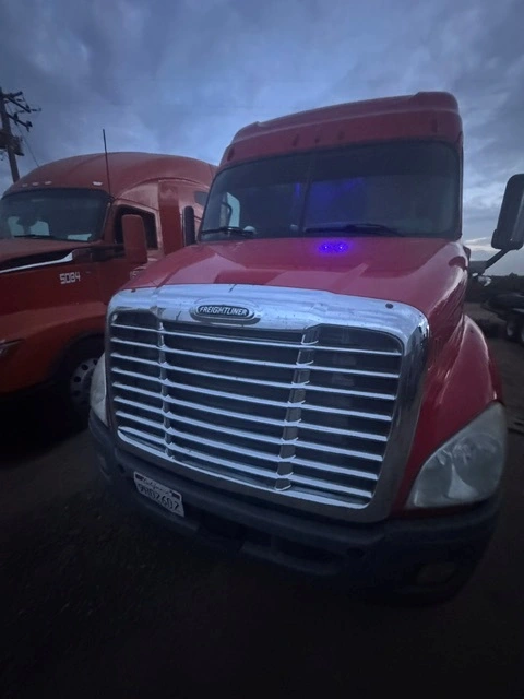 Used 2017 FREIGHTLINER CASCADIA Miscellaneous Trucks/Trailers California US | Revelation Machinery #1421965