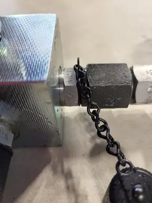 0-3700 PSI Gauge with Metering Block