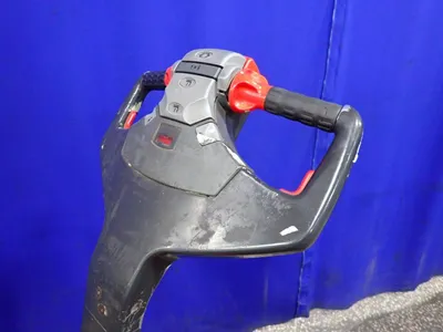 USED THE RAYMOND CORPORATION 8410