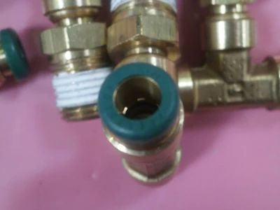 USED Parker Hannifin T-CONNECTORS