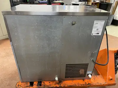 Used Hoshizaki Used Hoshizaki F-500BAJ Self Contained 536lb Flaker Ice Machine Air Cooled 120V Flakers Illinois US | Falcon Restaurant Supply #1374957