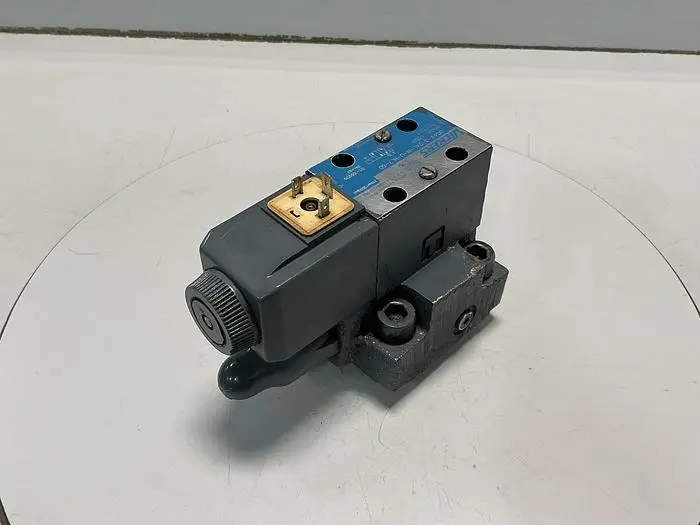 Used VICKERS DG4V-3-2AL-M-U-HL7-60 Valves/Fittings Michigan US | Ideal Machinery #692886