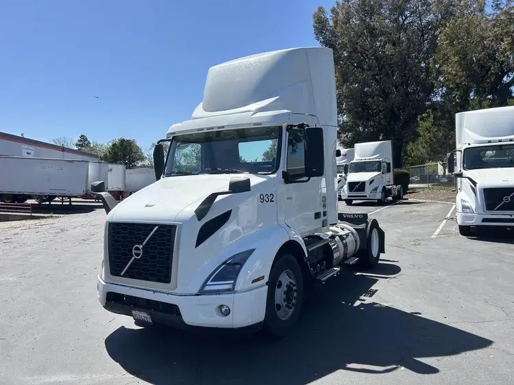 Used 2021 VOLVO VNR42T300 Conventional trucks California US | Ben Kaplan Equipment #1182538